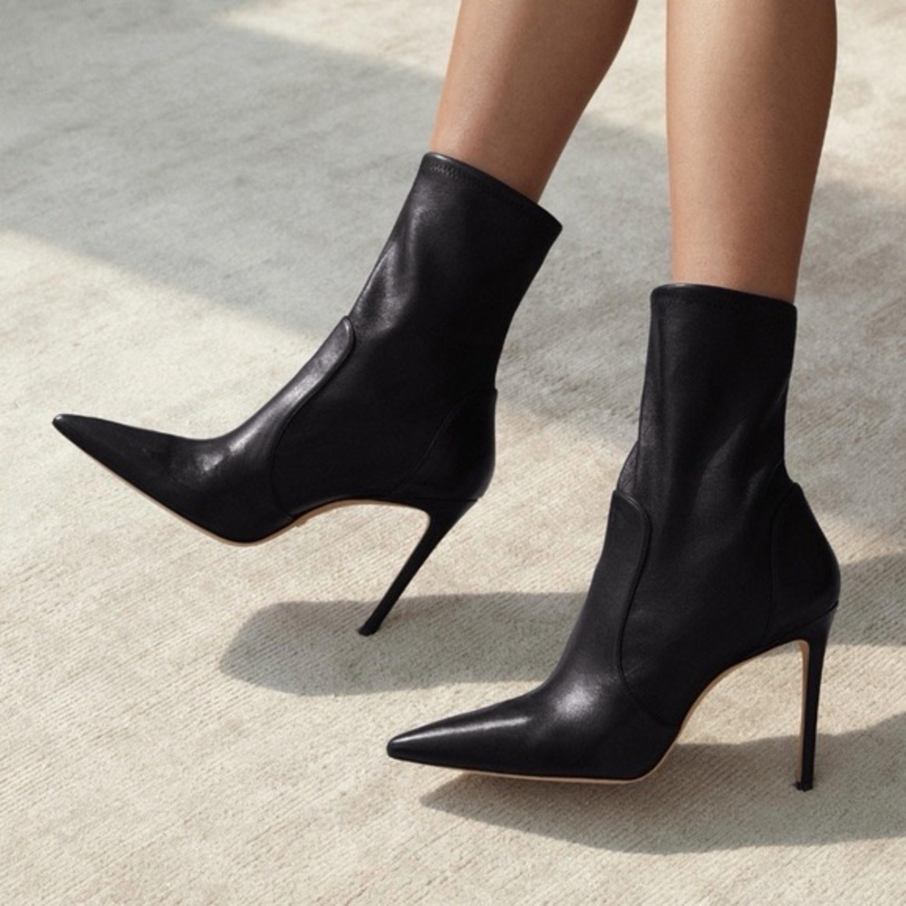 Stuart Weitzman Black Pointed Toe Heeled Boots - Size 7.5 - Excellent Condotion